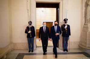 Premier Morawiecki w stolicy Włoch spotkał się z premierem Mario Draghim. Omówiono m.in. wzmocnienie obecności wojskowej Rosji wokół Ukrainy, presję na Ukrainę i Mołdawię