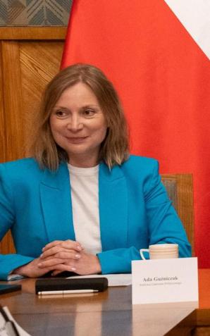 Minister Edukacji Barbara Nowacka powołała  członków zespołu eksperckiego do prac nad przygotowaniem projektu podstawy programowej kształcenia ogólnego nowego przedmiotu - edukacja obywatelska.