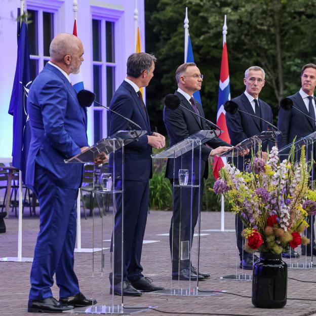 [VIDEO] Kluczowy szczyt NATO: Priorytety Prezydenta Andrzeja Dudy w Hadze rzed spotkaniem w Wilnie