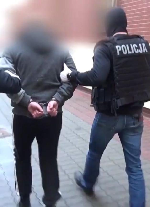 [VIDEO]  Zarzuty dla mężczyzny, podejrzanego o nawoływanie do popełnienia przestępstw