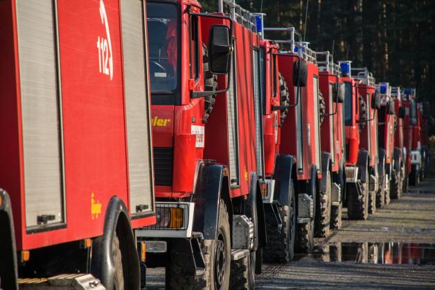 Wiceminister Ireneusz Zyska wręczył promesy na zakup nowych samochodów dla OSP z Dolnego Śląska